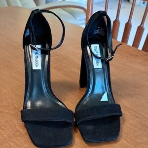 Steve Madden Elegant Leather Uppers 6.5